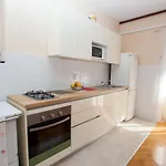 Апартаменты With Parking Space - 12211 Макарска