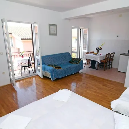 Apartman With A Parking Space - 12211