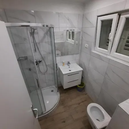 Apartmán With Parking Space - 12211 Makarská