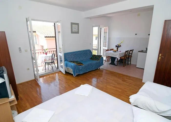 Apartment With Parking Space - 12211