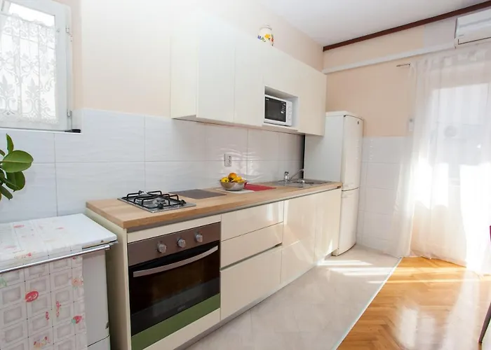 Apartment With Parking Space - 12211 Makarska