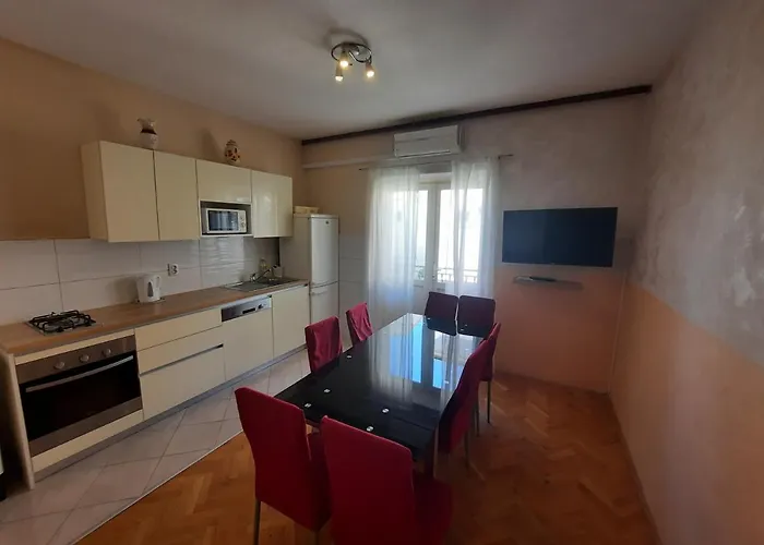 Apartment With Parking Space - 12211